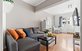 Small And Cheap - 6 Ppl - Super Central - Balcony